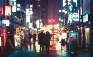 街头恶搞给路人送花视频，街头恶搞给路人送花视频大全